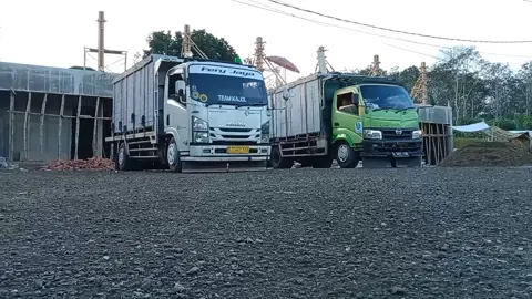 #pesonatrukindonesia #trukstory #storywatruck #mobiltiktok #trukberkah #MaybellineIDSingToShine #teamtampiltenang #hebelbalap😎 #driversukabumipunyacerita #isuzugiga #CLEARYourHeadDuetChallenge #koantaskorwilsukabumi #feryjaya 