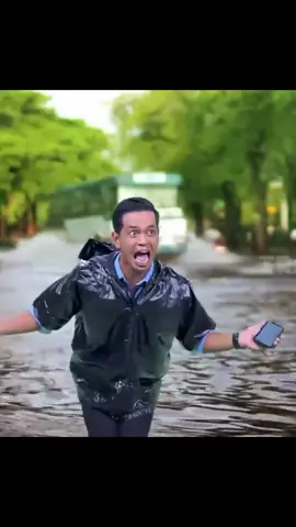Lagi liputan banjir eh ada bis nongol di belakang surya #laporpak #laporpakmoment #andretaulany #suryainsomnia #andikapratama #hestypurwadinata #fyp #fypシ #foryou #berandatiktok #TikTokTainment #komeditiktok #TikTok 