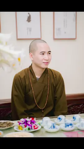 Làm người tựa đóa hoa, không cần diễm lệ yêu kiều, chỉ cần hương thơm tỏa ngát Làm người cũng tựa như hoa, không nhất định diễm lệ yêu kiều, nhưng cần tỏa hương thơm ngát. Nhân sinh cũng giống như nước, không cần triều dâng sóng dậy, nhưng nhất định phải trong suốt thanh tịnh… Làm người… Sống đơn đơn giản giản, không giở thủ đoạn, không mưu tính thiệt hơn, không nghị luận chuyện của người đời. Mở to mắt, nỗ lực làm việc; khép mi lại, say giấc ngủ #xuhuongtiktok #tamtrang_camxuc  #Tuệ❤️