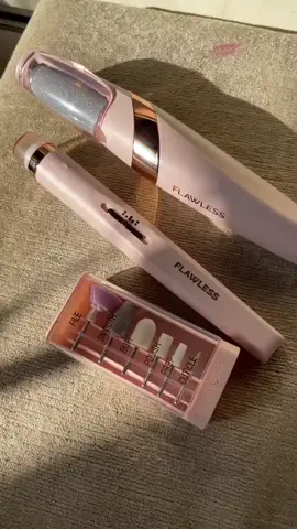It's time to break out those fli flops! Keep your feet smooth and healthy with the Flawless Pedi & Mani tools. 👣 Gently remove dry callused skin in minutes, with our amazing at-home devices! Find Flawless Mani & Pedi tools at @target 🛒
