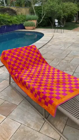 Coloridas e macias, amamos uma toalha de praia! #ToalhadePraia #Pattern #Colorida #modapraia