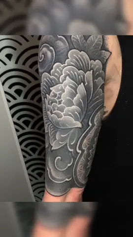 • @ess_dubbs  #WHITEonblacktattoo by @TTTSWRLDS #TTTSWRLDS ™️ #whiteinktattoo #blacktattoo
