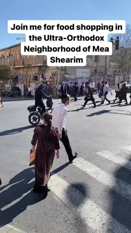 Join me for my Pre-Shabbat food shopping in the Mea Shearim neighborhood. Kugels, cakes, challahs and more! Via  @danielmgeller #shabbatshalom #foodies #Foodie #shabbat 