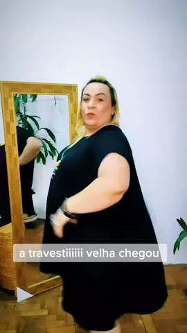 a travestiiiiii velha chegou depois de dormir 12 horas  #mulheresplus #mulheresplussize #mulhertrans #aceitacao #transplussize #palestrantemotivacional #suzano #transmadura #feriadooo #reels__tiktok #reelsvideo #viral #travestibabadeira #babadeira 