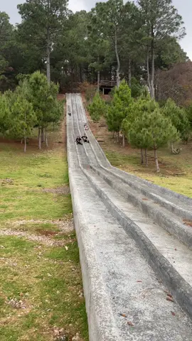 Ningun sujeto grabado en este video salio herido de gravedad 😂.                    El lugar se llama Hacienda del Obispo , ubicado en San Cristóbal de las Casas en el estado de Chiapas Mx🇲🇽entre grutas del mamut y arcotete#humor 