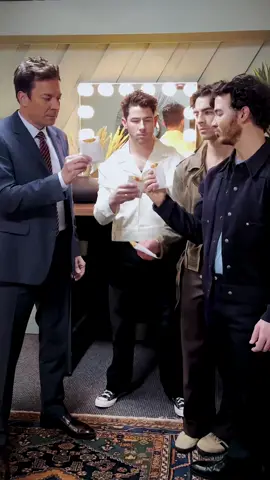 ⚠️Attention⚠️ This is a certified hashbrown moment with the @jonasbrothers. #hashbrown #certifiedhashbrownmoment