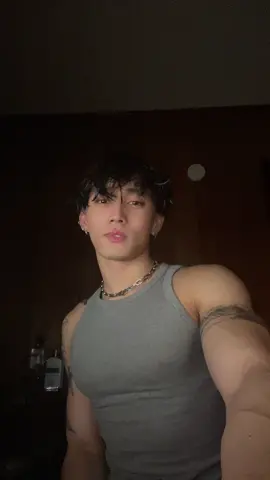 eye contact 