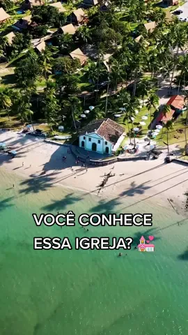 A bela Igrejinha da Praia dos Carneiros (Capela de São Benedito), em Tamandaré, um dos lugares do litoral pernambucano mais desejados. E não é pra menos, a construção foi erguida nas areias da praia no final do século XVIII, de frente para o mar verdinho. ⠀ ↣ Use #PernambucoEmFoco ↤ ⠀ Vídeo de @thegringoinbrazil ⠀ #PraiadosCarneiros #Tamandaré #Pernambuco #igreja #arquitetura #Nordeste #feriado 