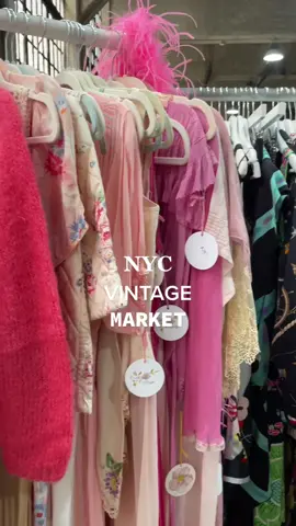 A Current Affair vintage market popup🧺👡🧥🧦 #newyorkcity #thingstodonyc #vintageshopping #thingstodoinnyc #vintage #nyc #thrift 