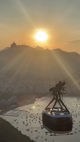 “e devolvo até o sol de pôr” #rj #paodeacucar #pordosol #fy #fyp #cristoredentor 