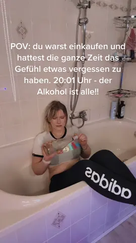 Also das darf doch wohl nicht wahr sein 🥲🙄  #fy #fyp #fürdich #füreuch #shower #dusche #nassehaare #nass #wetlook #wetlookhair #alkohol #einkaufen #samstagabend #germangirls #comedy #dasdarfdochwohlnichtwarsein #😱 