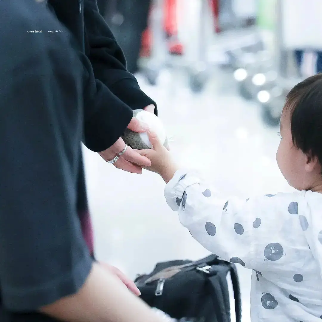 felix with a baby 💞 #felix #straykids #baby #리노는기여어 @TikTok 