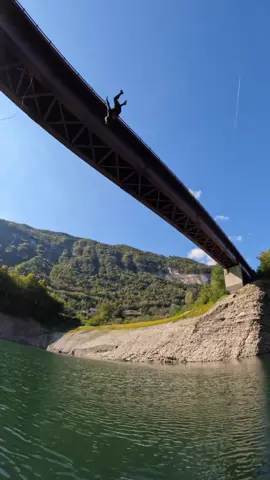 A swinging full send! . . 🎥 @Luca Benes  . . #EXTREME #UNREEL #ExtremeSports #Cliffdiving #sendit 