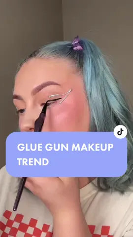 HOT GLUE GUN MAKEUP😍😮‍💨🔥I gotta try this again with dif colors  IB: @cutcreaser @pinkmonadeee ✨ #hotgluemakeup #makeuptrend #makeuplook #chromemakeup #makeup #creativemakeup  