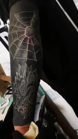 • @rattatattoo_zwolle #WHITEonblacktattoo by @TTTSWRLDS #TTTSWRLDS ™️ #whiteinktattoo #blacktattoo