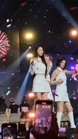 wonyoung and her default little dance😍 #wonyoung #ive 