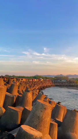 Sunrise di pantai Glagah ✨ beautiful, isnt? 