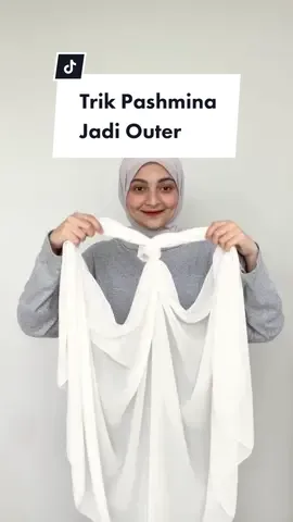 Tau kah kamu? Selain dipakai jadi kerudung, pashmina yang kamu punya juga bisa dipakai jadi outer lho  😳 Sini Zmin kasih tau triknya 🤫 #ZaloraIndonesia #ZALORAYA2023 #Ramadan2023 #InspirasiRamadanTikTokShop #ZaloraTips #FashionTips #FashionHack #TipsHijab #HijabTips 