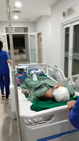 Puji Tuhan,,, selesai melewati proses operasi yg cukup lama (kurang lebih 4 jam). Langsung observasi di ruang ICU. Haleluya 😇 #tik_tok #mujizat_itu_nyata #mujizatdalambersyukur 