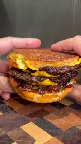 Five Guys Patty Melt 😍🍔 #burger #fiveguys #EasyRecipe #EasyRecipes #recipesoftiktok #asmrfood #cheeseburger #FoodTok #cooktok #grilledcheese #dinnerwithme #healthy #DinnerIdeas #cheatmeal 