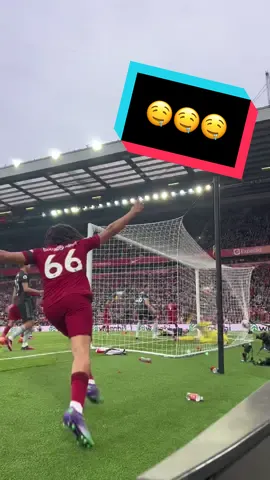 Trent’s nutmeg and cross for Bobby’s header 🤤 #TAA #Firmino #LFC #Liverpool 