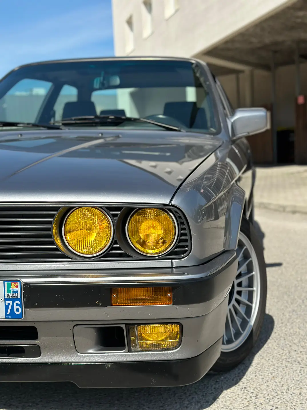 Bonjour , pour ce matin , encore la 325is e30 mais en photos 🥰 Quelle ligne , je ne m en lasse pas 😎 #bmw #bimmer #oldbimmer #325is #alpinawheels #pharesjaunes #bmwbrignais #e30 #bmw325is #bmwe30 #e30bmw 