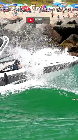 Yamaha was not ready for Haulover Inlet 😱 #BoatZone #HauloverInlet #HauloverBoats #Haulover #BZClips #JupiterInlet #BoyntonInlet #RoughInlets 