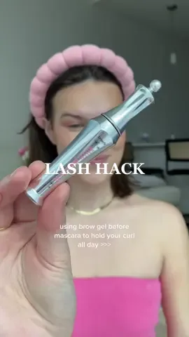 I have the most straight and stubborn lashes, and this lash hack holds my curl all day👏 i use the @benefitcosmetics 24 hr brow setter first and then apply the @yslbeauty brown mascara. It’s a game changer  #lashestips #lashhacks #makeuptipsandtricks #mascaratips #mascarahacksandtips 