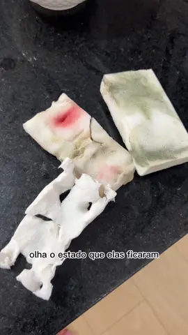 Esponja que tira até lápis de cor da parede? Se mágica não existe, quero ver você me explicar isso daqui! 👉🏻 Da uma olhada no que essa esponja baratinha é capaz de fazer… E você achando que ia precisar pintar a casa, né?  👉🏻 Essa eu encontrei na @casafeliz.joi 😍 Eles entregam pra todo Brasil 🇧🇷 #dicadecasa #dicadelimpeza #limpeza #organizacaocasa #casaorganizada #esponjamagica #esponja #dica #dicadodia #donadecasa #casalimpa #limpezadecasa 