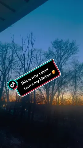 The reason why I don't leave my kitchen 😍🌆 #guyanese #guyanesetiktok #westindiantiktok #caribbeantiktokeurs #usa🇺🇸 #fypシ #viralvideo #viraltiktok #contentcreator #nature #natureathome #sunset #spectularsunset #natureatitbest #naturevibes #naturelove 