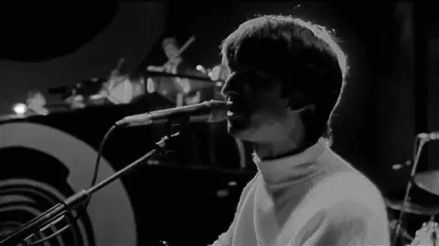 Membalas @usertuahighclass Oasis - The Masterplan #fyp #fypシ #oasis #noelgallagher #liamgallagher 