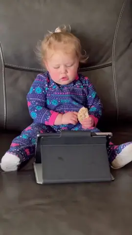 Toddler addicted to screen?📱Watch this