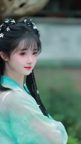 hanfu汉服 #hanfu #hanfu汉服 #hanfuchinese #clothes #girl #beautifulgirls #中国汉服 #fyp #汉衣华裳 #国风大赏 #fashion #charm #lovely #Reiki #foryou  #clothing #Outfit #Makeup