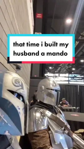 i dont talk about how i made a whole mando costume for @mediocre_minis enough so here’s a yearly reminder to not build two huge armor costumes at the same time ever again #bokatan #themandalorian #darksaber #bokatancosplay #mandaloriancosplay #starwars