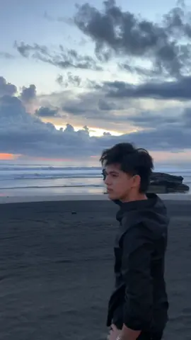 Sunset 🤙🏻 #tabananbali #theblacksandbeach 