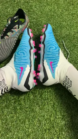 ¿Como es la horma? ¿En que talla pedirlas? #Nike #PhantomGX Elite DF 🔥 Mira la reseña completa en nuestro canal de YouTube 🤙🏻 #Gripknit #Flyknit #FutbolistasYouTube #SoccerCleats #FootballBoots #Chuteiras #Tachones 