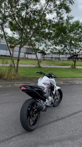 😍😍😍🔥🔥 . . . . . #tw #cadadiadasemana #honda #honda250 #duasroda #desacato #seguidorvip #flopar #capcu 
