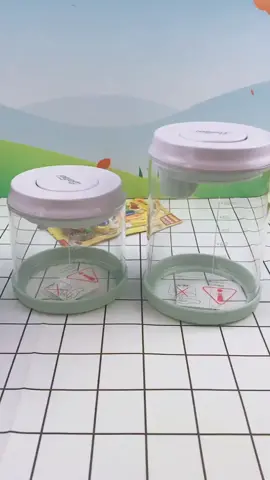 一鍵式按扣開關，拿取方便，強校密封，防塵防潮，放心囤貨。符合美國飾品級FDA標準，專為寶寶而生，安全衛生。