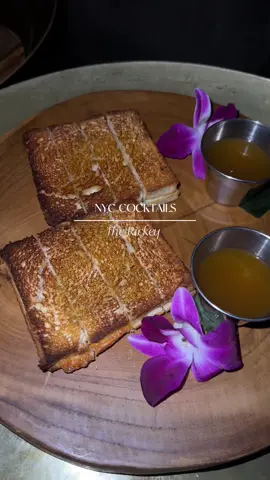 hottest cocktail bar in nyc #cocktails #nyceats #nycocktailbars where to eat where to grab a drink #gno #drinks #resturant #nycfood #nycfoodie @