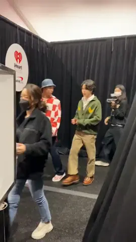 paling depan cardigan ijo punya Q🤭🤭😅🥰🥰#btsxarmyforever #jimin_bts 