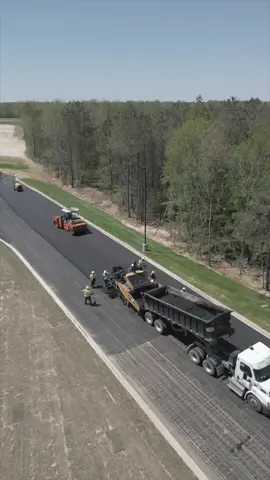 Another day, another construction site, another load of asphalt. We keep pushing ‘til the job is done. 💯 #constructiontiktok #bluecollarboys #asphaltlife #heavyequipment #timelapse 