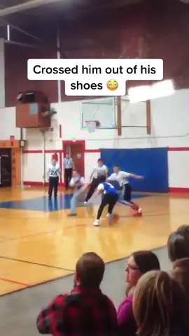 Oh no 😭 (via @ethannsharkeyyy) #basketball #crossover #anklebreaker #shoes 