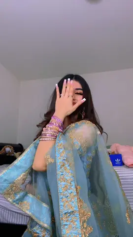 idk if i can ever top this look 😭 eid coming up fast …. #foryou #afghan #hindi #fyp #bollywood #Ramadan #eid #chamakchalo #dance #lipsyn #foryou 