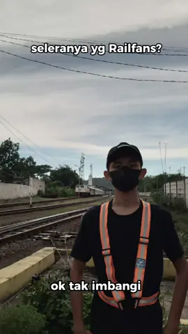 ikutan lah yg lagi viral😁#fypシ #Railfansdaop5 #keretaapiindonesia #railfansdaop5cilacap #kawanrailfans🎭 #railfansindonesia #fyp #kai121 