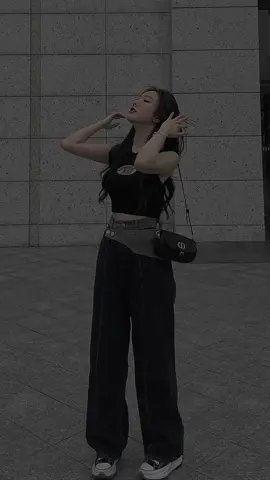 Không chọn bên nhau lúc nghèo khó, thì đừng mong có nhau lúc nợ nần.😶#mỗingàymộtoutfit #đồhottrend #thoitrang #sétdiệnhè #StreetStyleIdeas #xuhuongtiktok #Phoidotrend #aocroptop #aokieuhottrend 