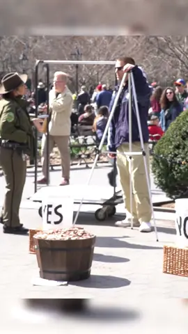 lmao the way she said “awesome sauce” at the end 😭🍳 #cop #nycpolice #interaction #viral #policeofficer 