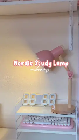 super pretty i promise 😭 probably my fave purchase here on Tiktok. Grab yours now!! Comes in different colors #nordiclamp #studylamp #koreanlamp #pink #tiktokfinds #fyp #unboxing #unboxwithme #TikTokShop 