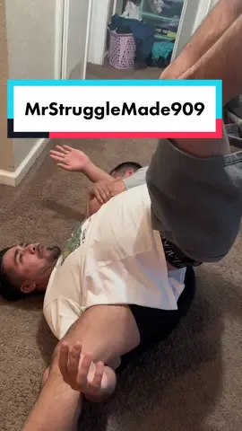 I had to teach @jluis_thereal my technique #selfdefense #selfdefence_technique #safty #saftytips #awareness #beaware #StruggleMade #bros #armbar #UFC #streetfight #onehandonehole #TokBros #defense #survivaltips 