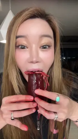 해외 언니야들이 먹는 빨간피클😊나도 먹어바따 크아앙 #샤모이피클 #chamoypickle #chamoy #tajin #mukbang #먹방 #틱톡순삭 #틱톡코미디 #comedy #빨간피클