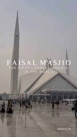 You MUST visit Pakistan's biggest Mosque this Ramadan! 😍🕌  . Shah Faisal Masjid - Islamabad, Pakistan 🇵🇰📍 . This mosque is the largest mosque within South Asia and is one of the biggest in the world. It over looks the beautiful mountains of the country. It is a work of art and has been recognised for its unique architectural design and beauty.  . . . May Allah Allow Us To Witness Laylatul Qadr (the Night of Decree and Power). Allahumma innaka ‘afuwwun tuhibbul ‘Afwa fa’fu’ anni ‘ اللهم انك عفو تحب العفو فاعف عنى O Allah, You are the most forgiving, and you love forgiveness, so forgive me. . . .  . . #Ramadan #laylatulqadr #islam #travel #alhamdulillah #beauty #Lifestyle #truth #muslim #inspire #Love #islamic #mosque #masjid #shahfaisal #muslims #Pakistan #Punjab #Islamabad 